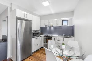 Kuchyň nebo kuchyňský kout v ubytování Essence Apartments Chermside