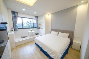 En eller flere senger på et rom på 渡小夜電梯民宿 Yilannight B&B