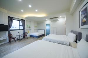 En eller flere senger på et rom på 渡小夜電梯民宿 Yilannight B&B