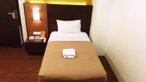 Letto o letti in una camera di Tacloban Plaza Hotel