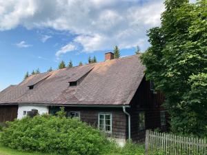 a brown and white house with a roof at Ferienhaus Juster im Wald in Gutenbrunn