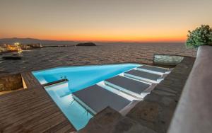 Πισίνα στο ή κοντά στο Iliada Suites