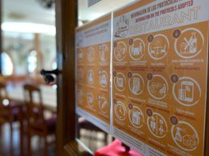 Certificado, premio, señal o documento que está expuesto en El Mesón de Despeñaperros