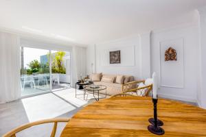 Część wypoczynkowa w obiekcie Bella Vista Puerto Banus apartment with sea views