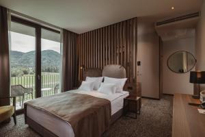 Postel nebo postele na pokoji v ubytování Hotel Grof + 37 fotografií