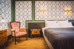 Posteľ alebo postele v izbe v ubytovaní HENRI Hotel Wien Siebterbezirk