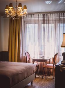 Posteľ alebo postele v izbe v ubytovaní HENRI Hotel Wien Siebterbezirk