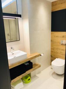 Kúpeľňa v ubytovaní DOBRY MOMENT - apartament Giżycko