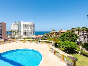 Bazén v ubytování 32 BRIGHT COPACABANA ocean view free WiFi nebo v jeho okolí