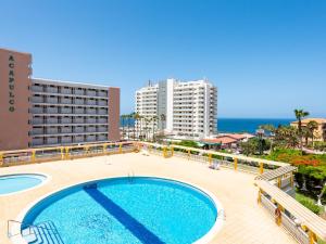 Bazén v ubytování 32 BRIGHT COPACABANA ocean view free WiFi nebo v jeho okolí