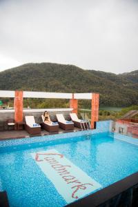 Piscina a Landmark Pokhara o a prop
