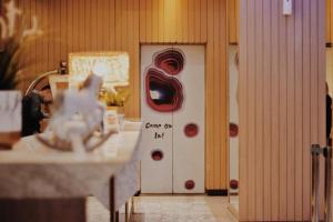Foto Bandungis asuva majutusasutuse THE 1O1 Bandung Dago galeriist