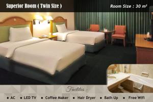 Katil atau katil-katil dalam bilik di Tunjungan Hotel