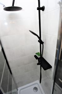 Kúpeľňa v ubytovaní Mikro Apartament Solo na Starówce 8m2