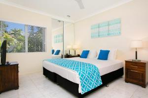 Katil atau katil-katil dalam bilik di The Beach House 3BR Waterfront Apartment, Own WIFI
