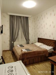 Ένα ή περισσότερα κρεβάτια σε δωμάτιο στο Alma-Ata Hotel
