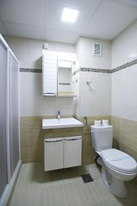 
A bathroom at Hotel Djerdap
