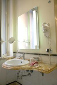 Kúpeľňa v ubytovaní Suite Opera Rooms