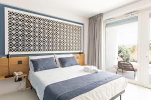 Een bed of bedden in een kamer bij Santa Caterina - Dimora sul mare