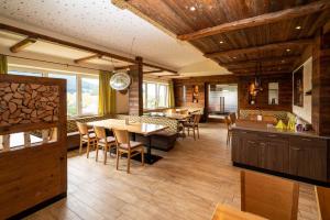 Fotografie z fotogalerie ubytování Gasthaus Hotel Beim Erich v destinaci Oberhofen am Irrsee