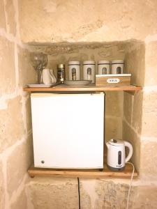 Set per la preparazione di tè e caffè presso L'Gharix Temple Retreat