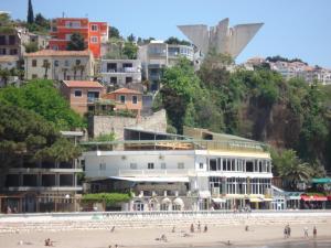 a view of the beach and buildings at Apartments Djakonovic in Ulcinj