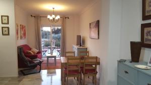 Posedenie v ubytovaní APARTAMENTO CONILSATURNO B de dos dormitorios + 3 fotografie