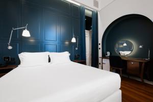 Ένα ή περισσότερα κρεβάτια σε δωμάτιο στο The Bold Type Hotel, a Member of Design Hotels +37 φωτογραφίες