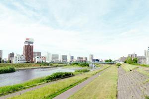 札幌市にあるHanke Sandwich & Innの背景川