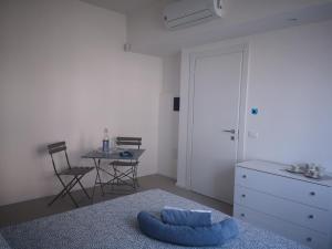 A bed or beds in a room at Il Giardino di Anna - Charming rooms in Cagliari