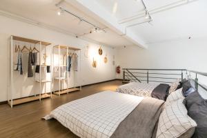 Katil atau katil-katil dalam bilik di Pinnacle Duplex@6Pax-5m Walk to Paradigm Mall+WIFI +37 gambar