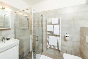 Et badeværelse på Apartmánový dom GRAND - Contactless Check In