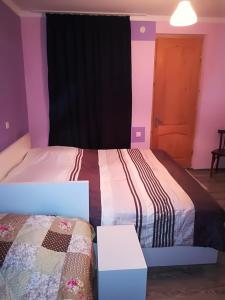 Ein Bett oder Betten in einem Zimmer der Unterkunft Sanmari