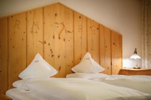 Postel nebo postele na pokoji v ubytování Hotel Ronce