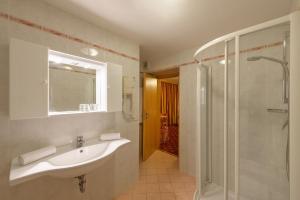 Koupelna v ubytování Hotel Ronce + 37 fotografií