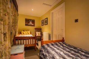 Кровать или кровати в номере The Feathers Hotel, Helmsley, North Yorkshire