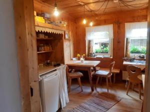 Köök või kööginurk majutusasutuses Bed & Breakfast Dolomiti Bey Haus Pinter
