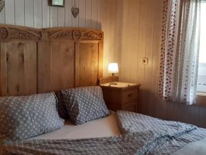 Rúm í herbergi á Bed & Breakfast Dolomiti Bey Haus Pinter