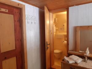 Baðherbergi á Bed & Breakfast Dolomiti Bey Haus Pinter