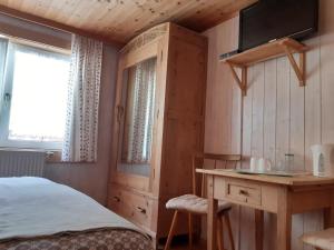 Rúm í herbergi á Bed & Breakfast Dolomiti Bey Haus Pinter