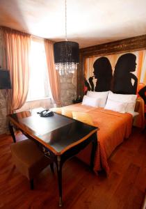 Katil atau katil-katil dalam bilik di Boutique Hotel Astoria