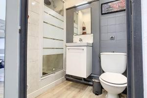 Appartement rénové 4 personnes Saint cyprien Port tesisinde bir banyo