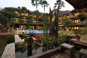 Pemandangan kolam renang di VC@Suanpaak Boutique Hotel & Service Apartment atau berdekatan