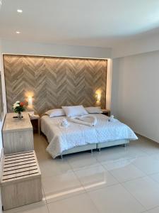 Posteľ alebo postele v izbe v ubytovaní AGRELLI Hotel & Suites