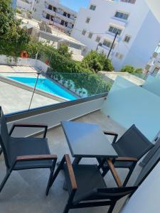 Bazén v ubytovaní AGRELLI Hotel & Suites alebo v jeho blízkosti