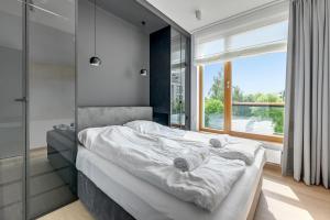Posteľ alebo postele v izbe v ubytovaní Nadmorski Park Premium