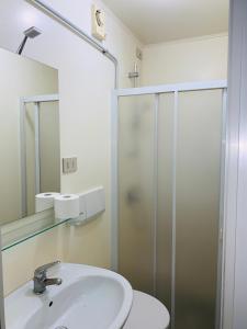 Ein Badezimmer in der Unterkunft Nuova Locanda Belvedere