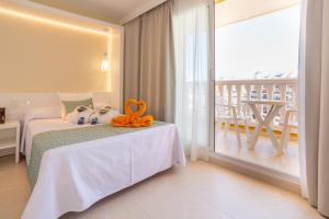 Postel nebo postele na pokoji v ubytování Gran Hotel Peñiscola