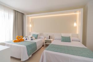 Postel nebo postele na pokoji v ubytování Gran Hotel Peñiscola