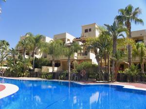 Bazén v ubytovaní Bahia Marinas - Tu hogar con jardín privado! alebo v jeho blízkosti